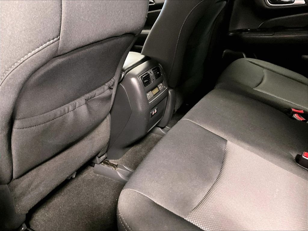 Used 2020 Nissan Pathfinder SV AWD/4WD image 28