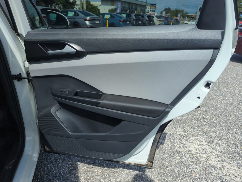 Certified 2023 Volkswagen Taos SE w/ Panoramic Sunroof Package FWD image 31