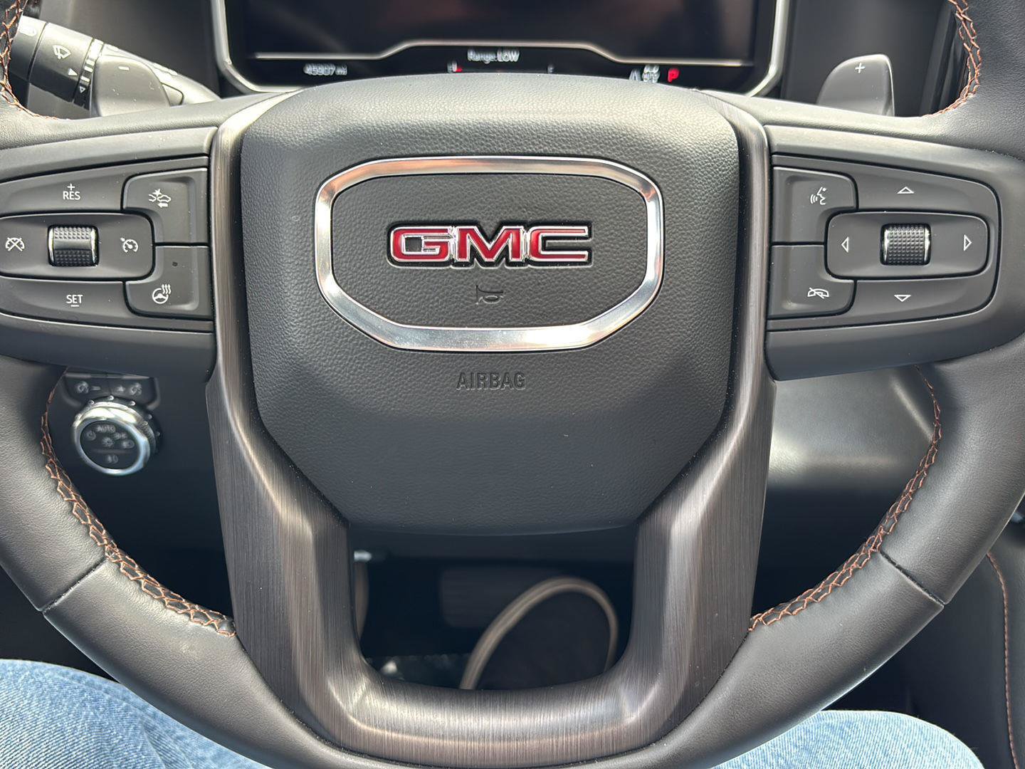 Used 2023 GMC Sierra 1500 AT4 w/ AT4 Premium Package AWD/4WD image 18