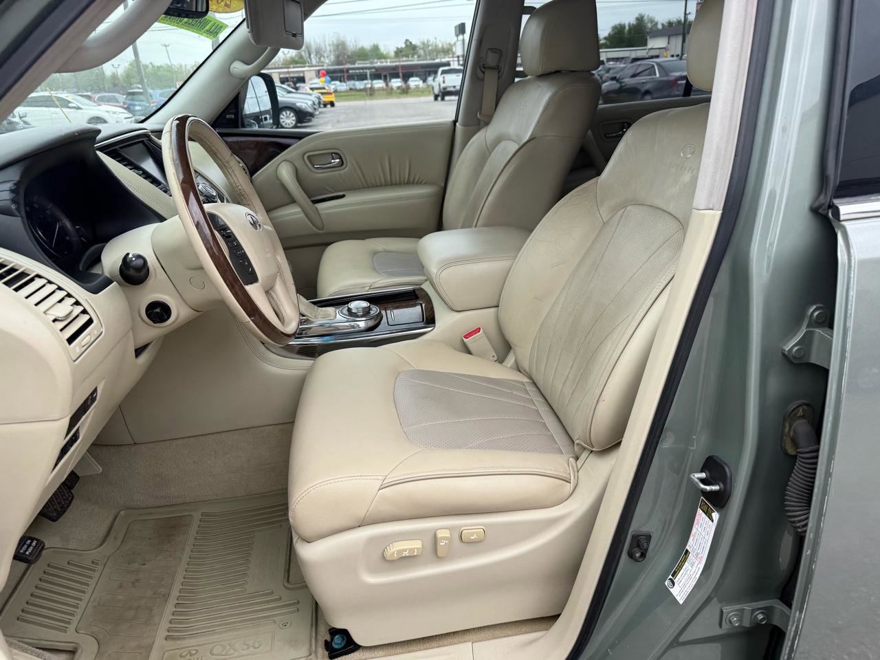 Used 2012 INFINITI QX56 4WD w/ Deluxe Touring Pkg image 12