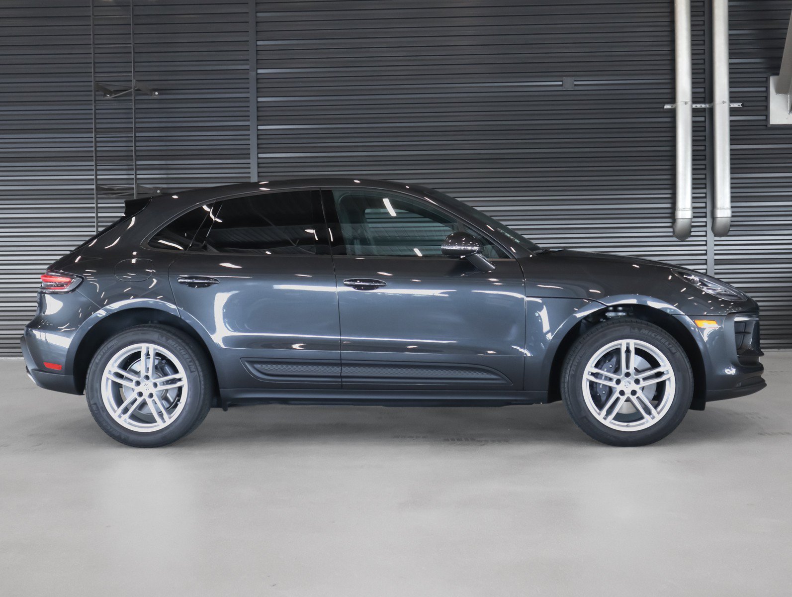 Certified 2026 Porsche Macan AWD/4WD image 11
