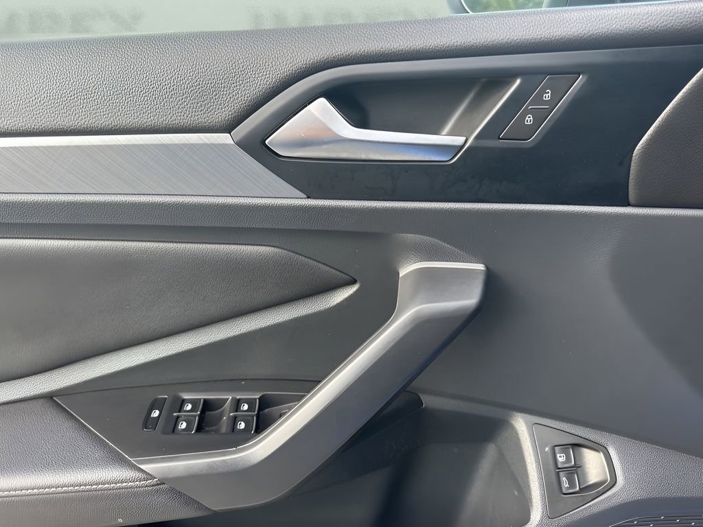 Used 2024 Volkswagen Jetta SE image 26