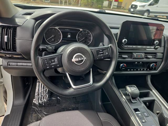 Used 2024 Nissan Pathfinder S AWD/4WD image 21