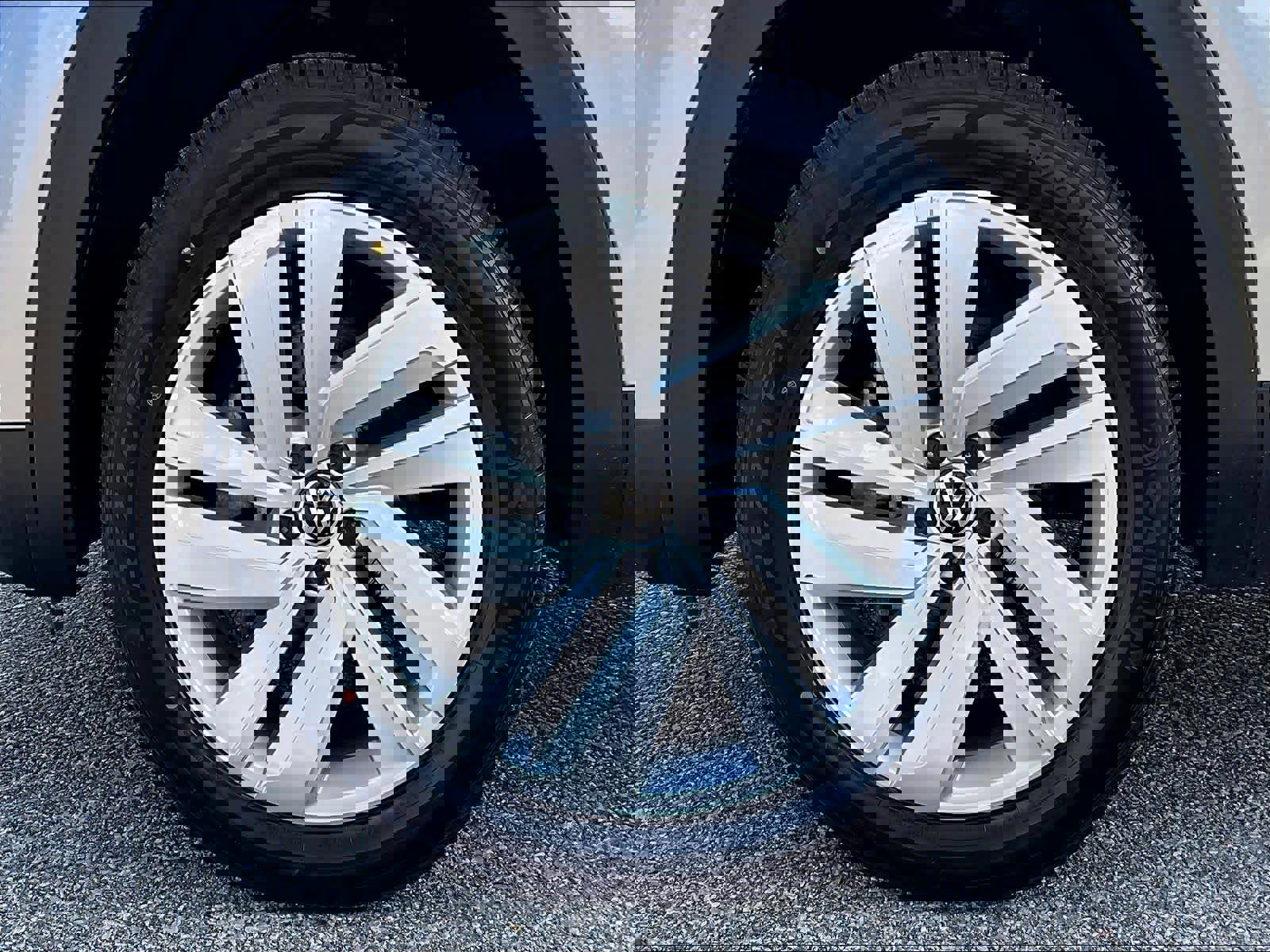 Used 2023 Volkswagen Atlas Cross Sport SE w/ Panoramic Sunroof Package image 7