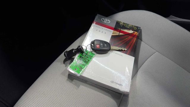 Used 2023 Toyota Corolla Cross L AWD/4WD image 25