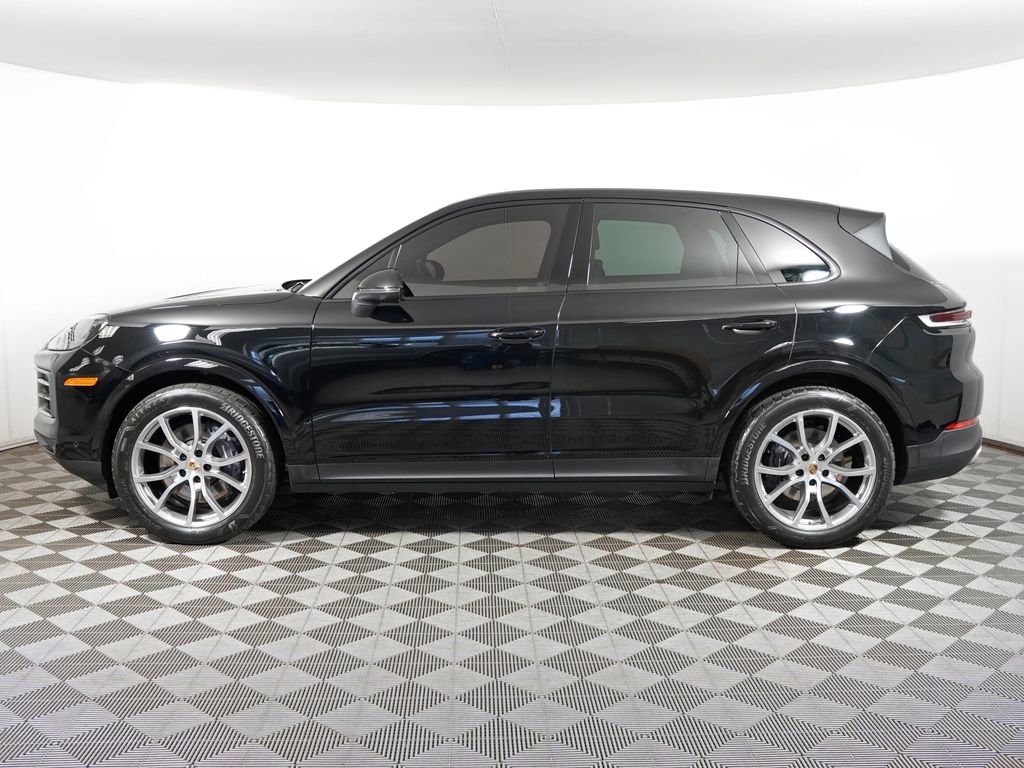 Certified 2024 Porsche Cayenne AWD/4WD image 2