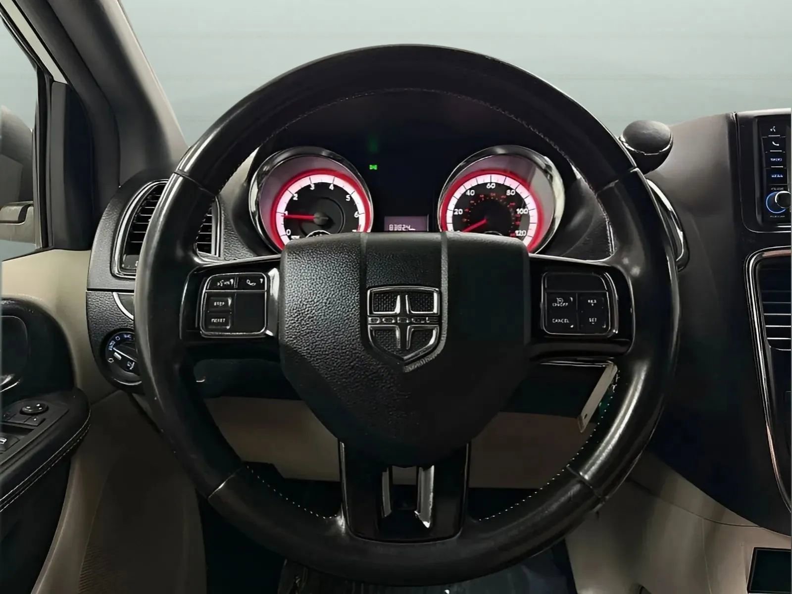 Used 2019 Dodge Grand Caravan SXT FWD image 17