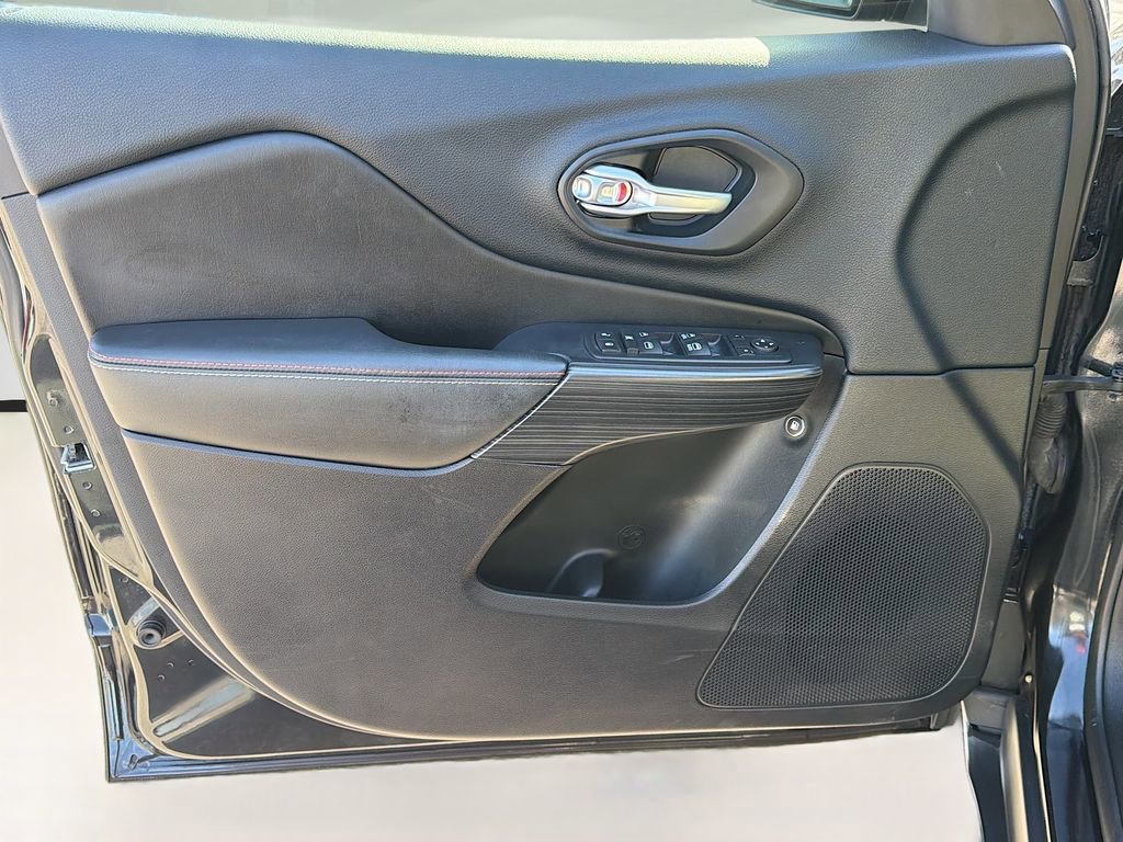 Used 2016 Jeep Cherokee 75th Anniversary FWD image 21