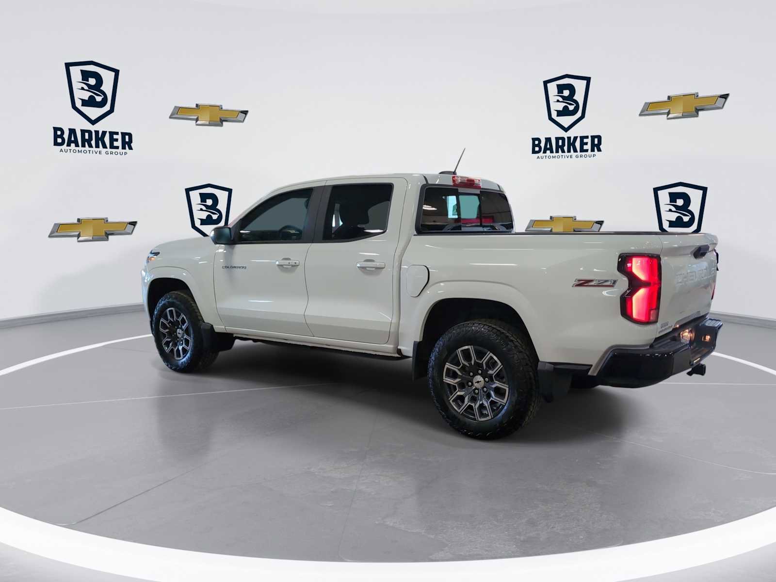 Used 2025 Chevrolet Colorado Z71 w/ Technology Package AWD/4WD image 6