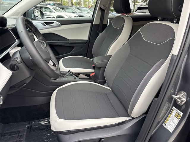 Used 2025 Volkswagen Taos SE image 11