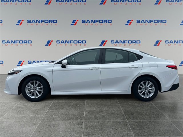 Used 2025 Toyota Camry LE image 2