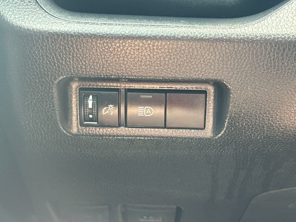Used 2025 Toyota RAV4 XLE AWD/4WD image 30