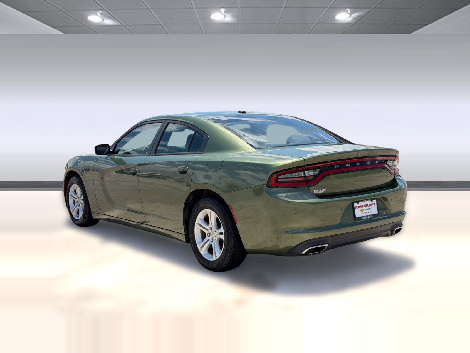 Used 2019 Dodge Charger SXT RWD image 3