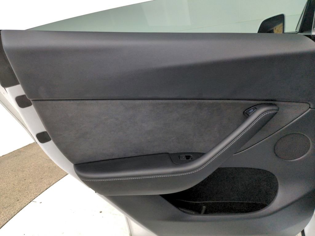 Used 2022 Tesla Model Y Long Range AWD/4WD image 29
