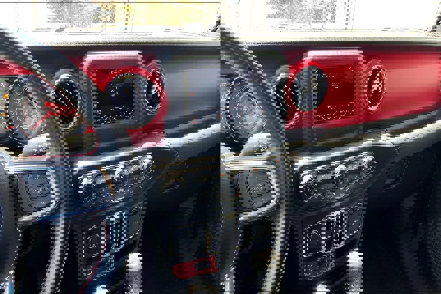 Used 2021 Jeep Gladiator Rubicon AWD/4WD image 16