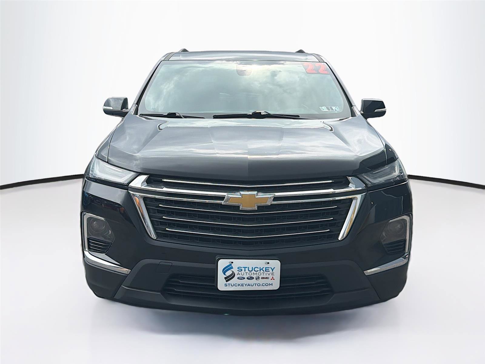 Used 2022 Chevrolet Traverse LT image 2
