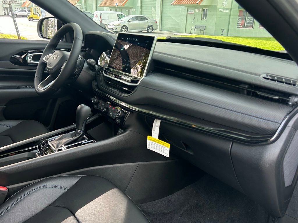 New 2025 Jeep Compass Limited w/ Sun & Sound Group image 33