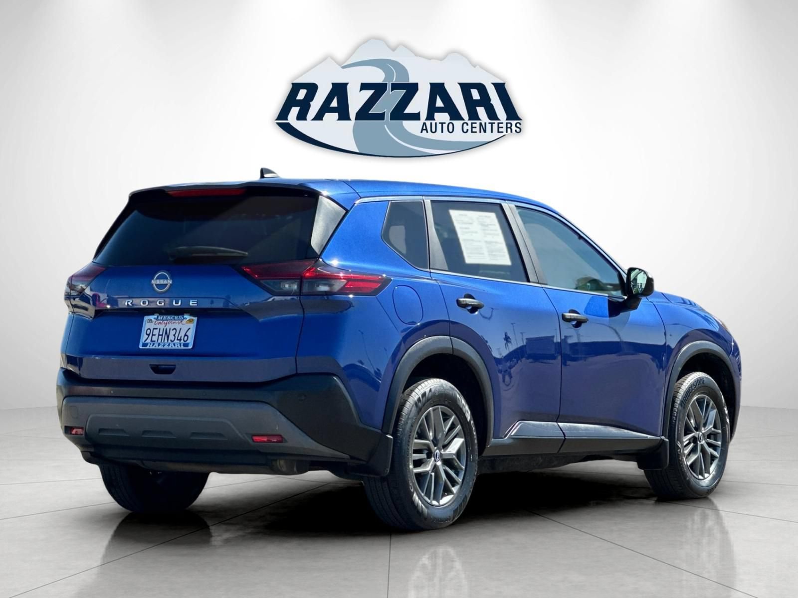 Used 2023 Nissan Rogue S FWD image 3