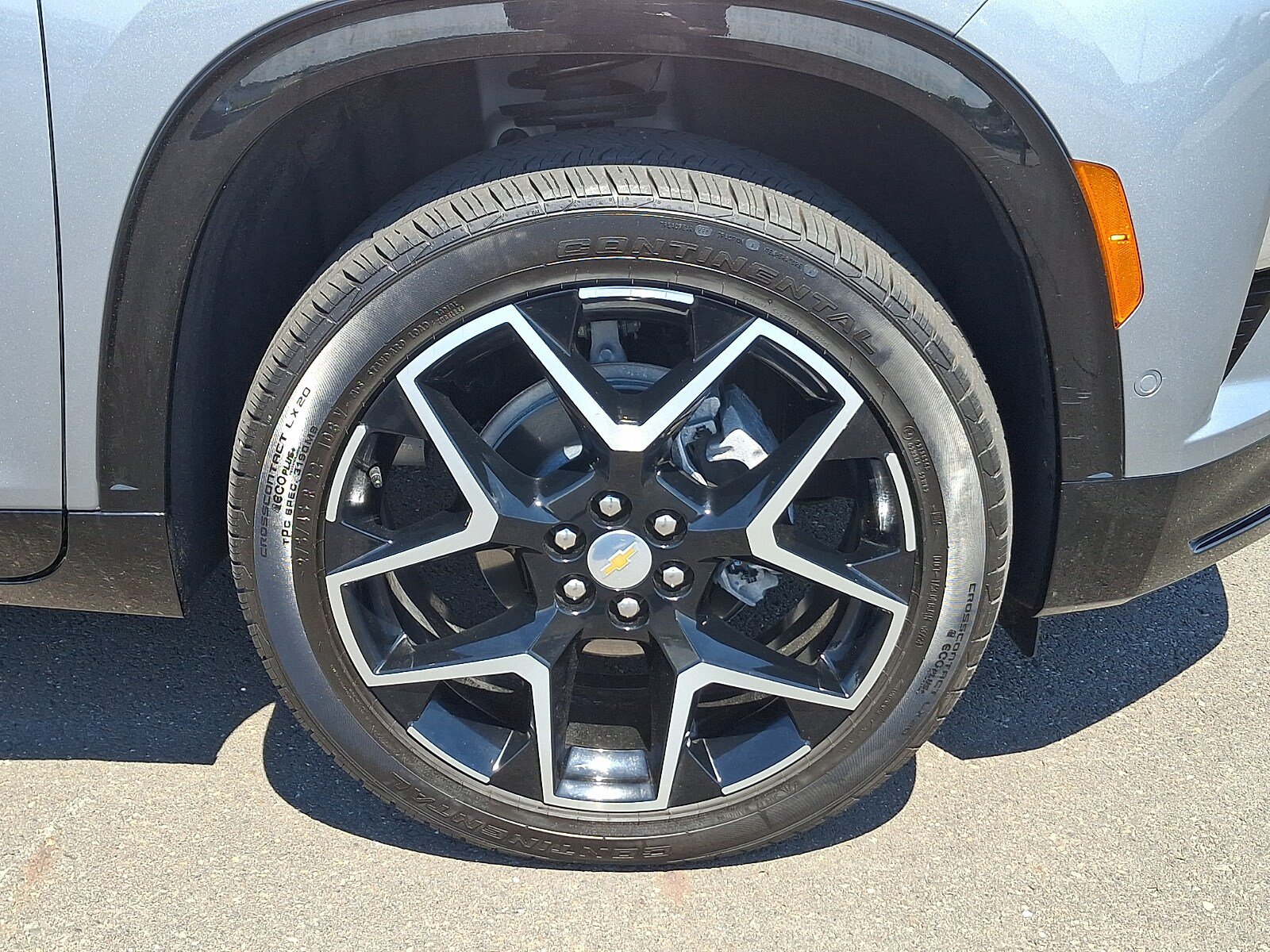 Used 2025 Chevrolet Traverse High Country w/ LPO, Floor Liner Package AWD/4WD image 8