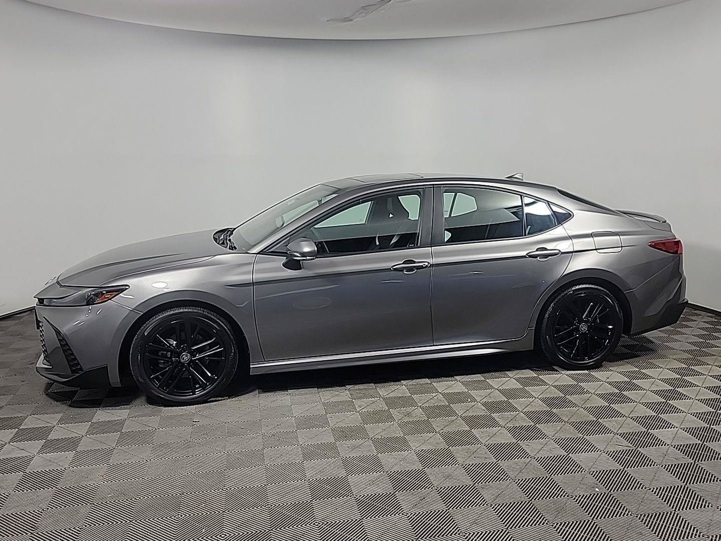 Used 2025 Toyota Camry SE w/ Convenience Package FWD image 10