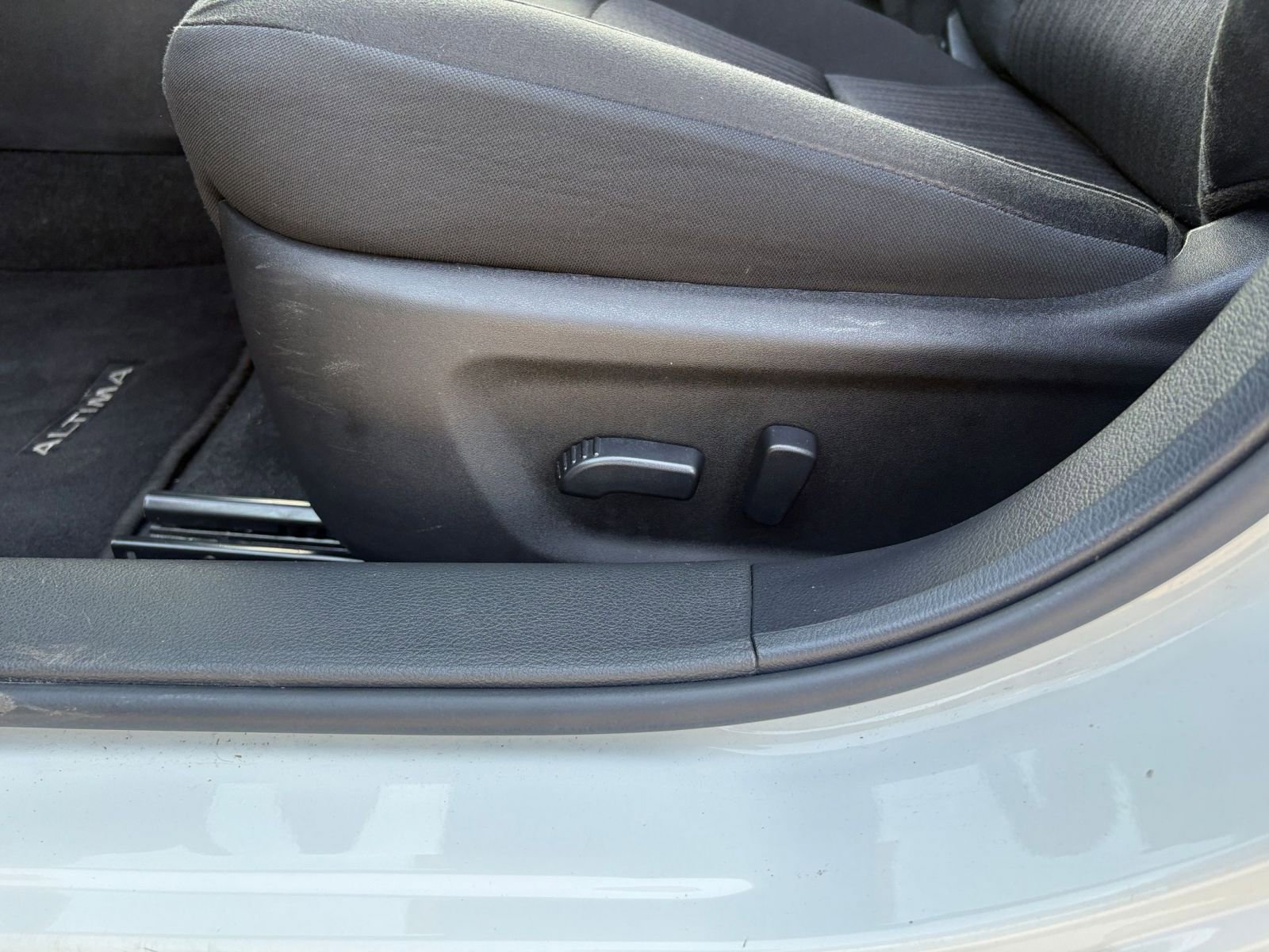 Used 2025 Nissan Altima 2.5 SV FWD image 22
