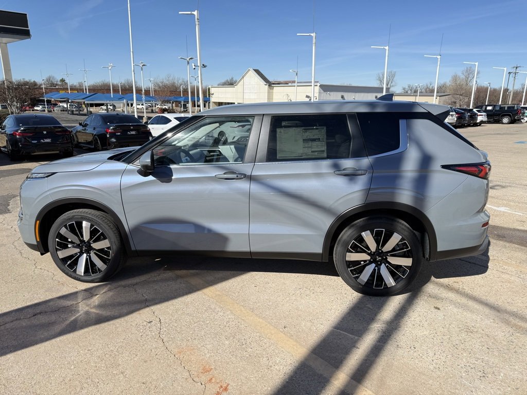 New 2026 Mitsubishi Outlander SE image 4