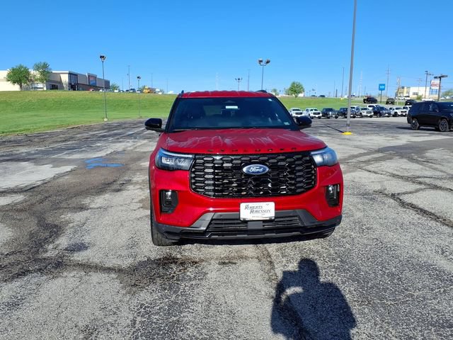 Used 2025 Ford Explorer ST-Line w/ ST-Line Street Pack AWD/4WD image 3