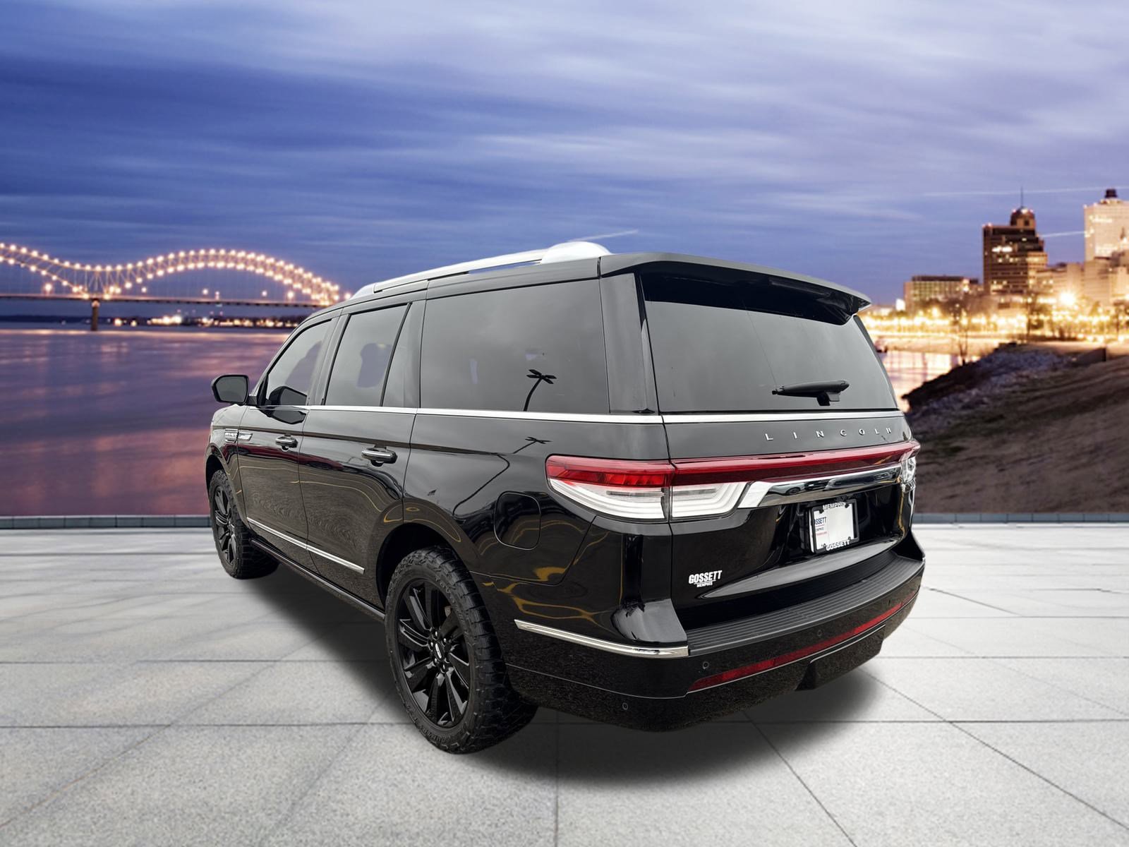 Used 2024 Lincoln Navigator Reserve image 3