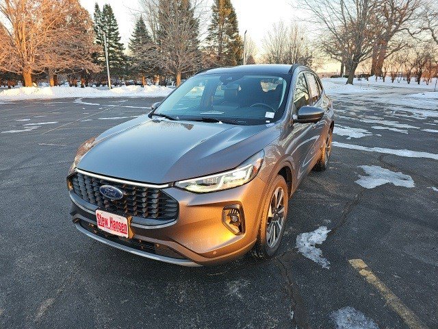 Used 2023 Ford Escape Platinum image 2