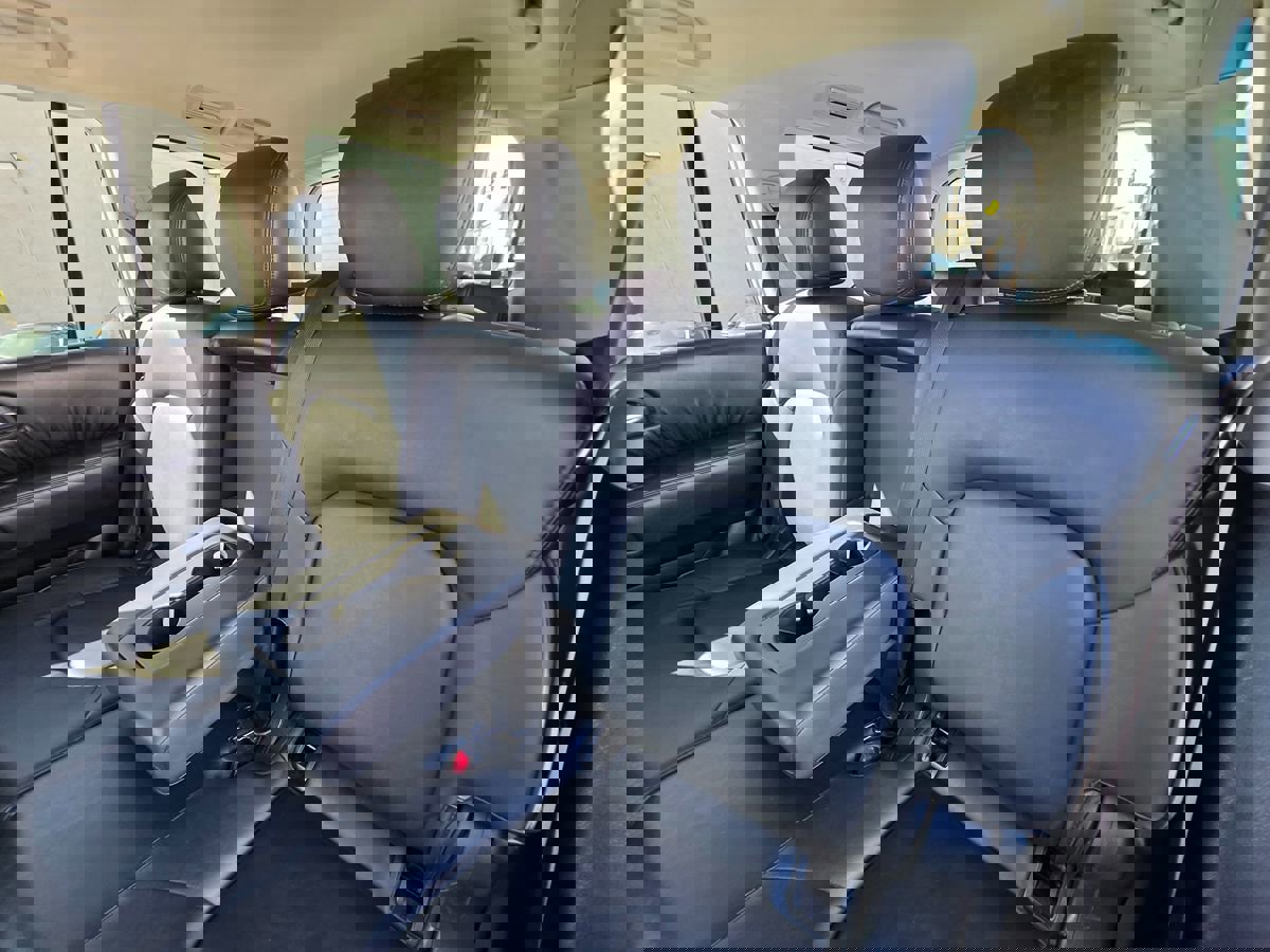 Used 2023 Nissan Armada SV image 19