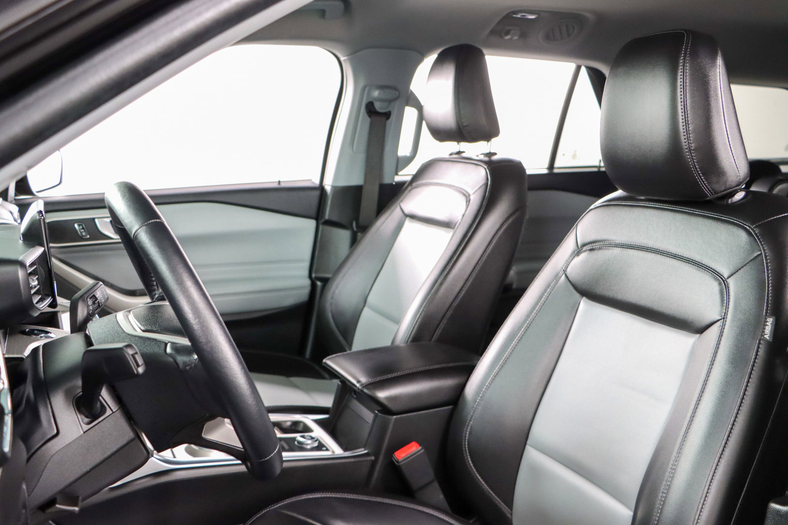 Used 2023 Ford Explorer XLT w/ Equipment Group 202A image 23