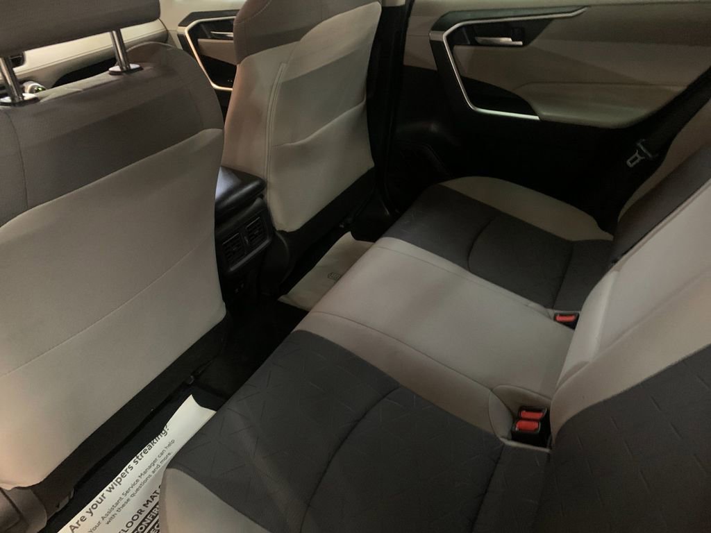 Used 2019 Toyota RAV4 XLE AWD/4WD image 14