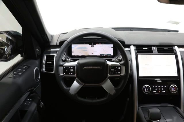 Used 2024 Land Rover Discovery Dynamic SE image 13