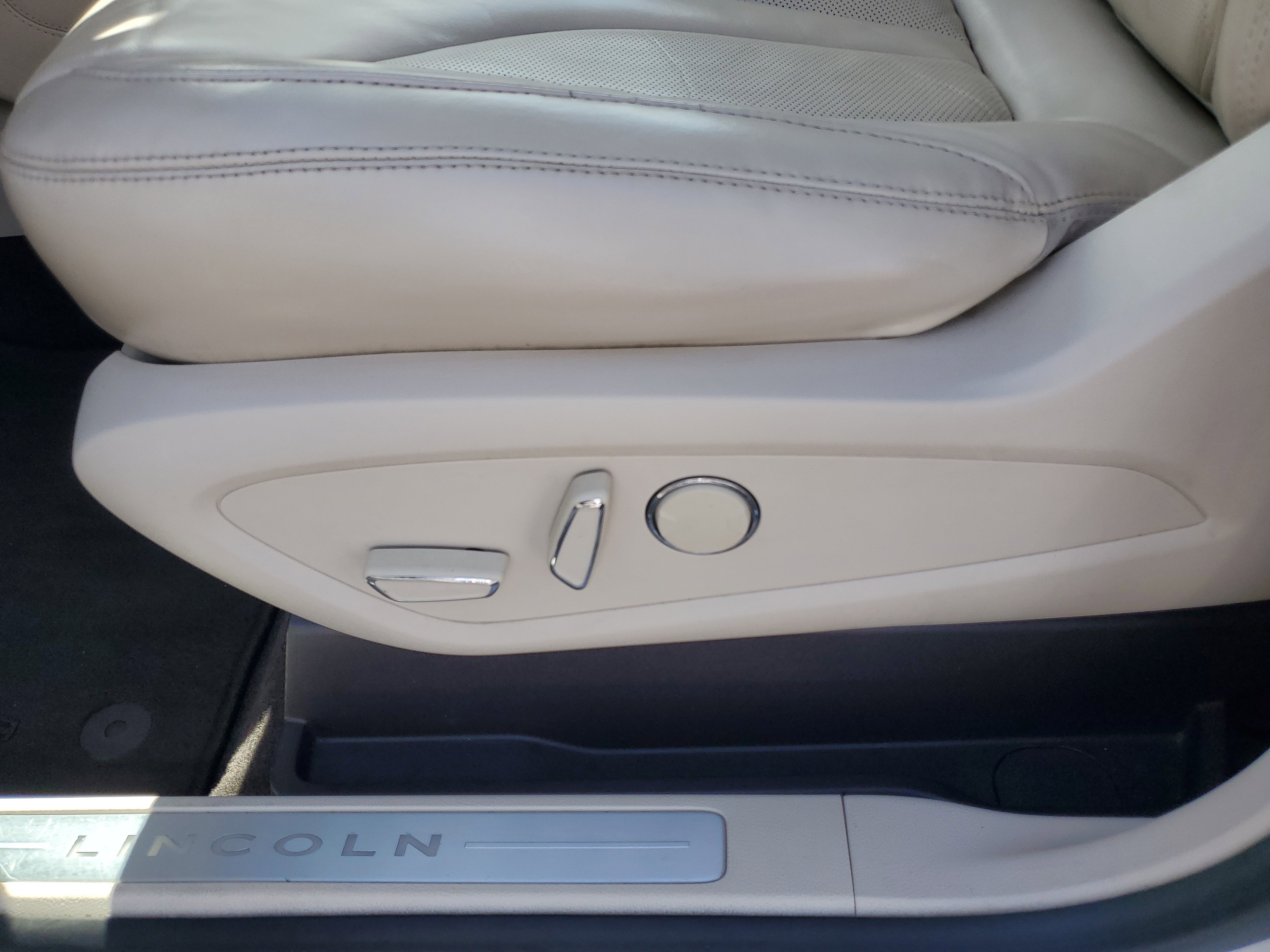 Used 2015 Lincoln MKC Select w/ Equipment Group 101A Select image 14