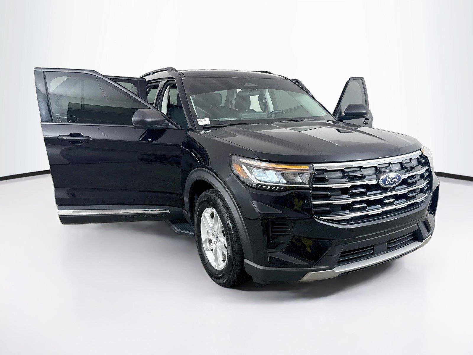 Used 2025 Ford Explorer Active RWD image 41