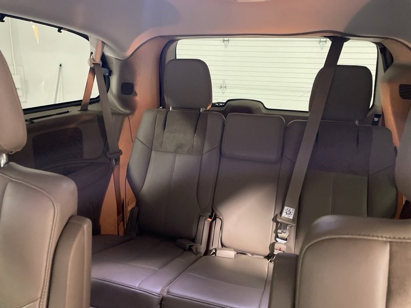 Used 2012 Chrysler Town & Country Limited w/ Luxury Group image 18