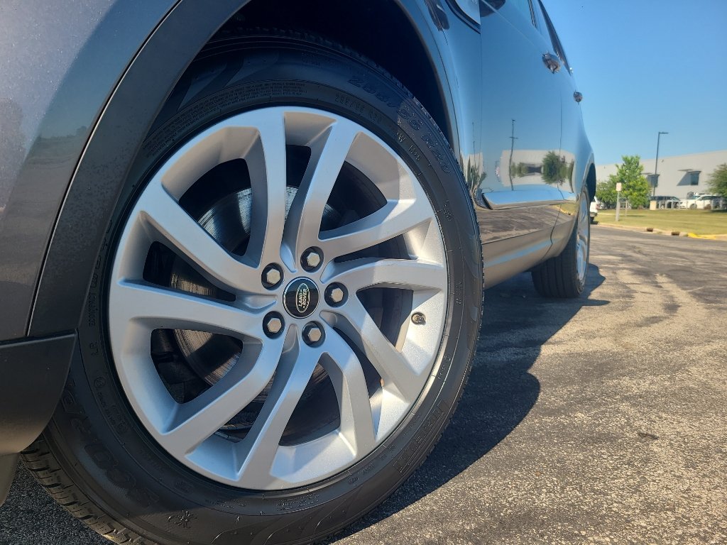 Used 2018 Land Rover Discovery HSE AWD/4WD image 9