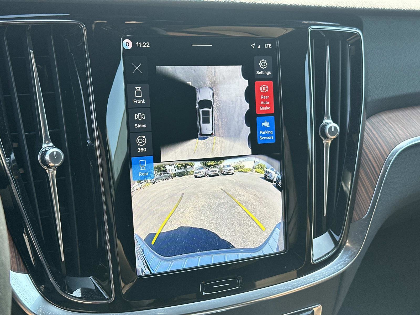 Certified 2026 Volvo V60 B5 Cross Country Plus w/ Climate Package image 13