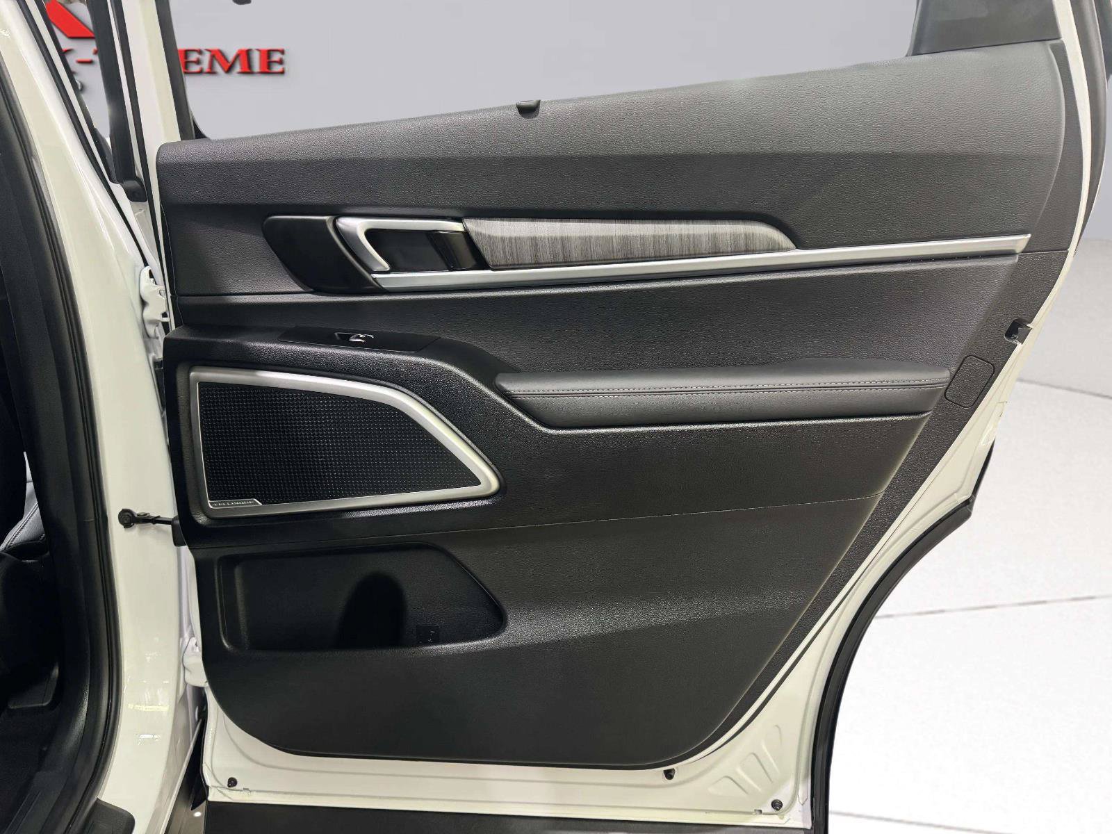 Used 2023 Kia Telluride EX w/ EX Captain's Chair Package FWD image 48