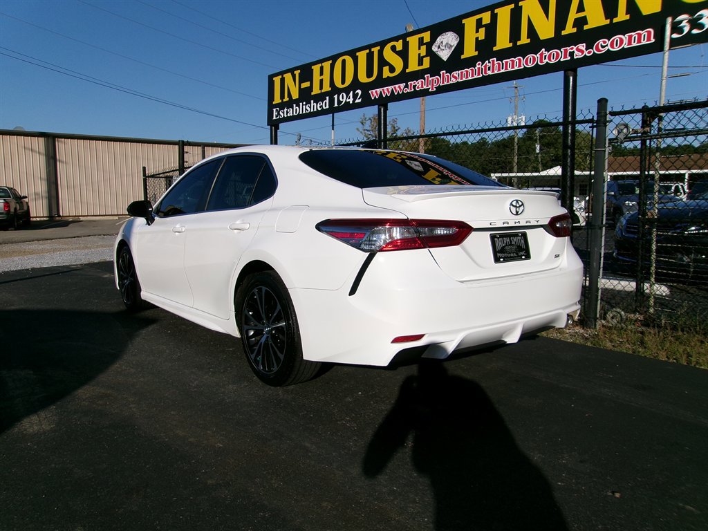 Used 2020 Toyota Camry SE image 11