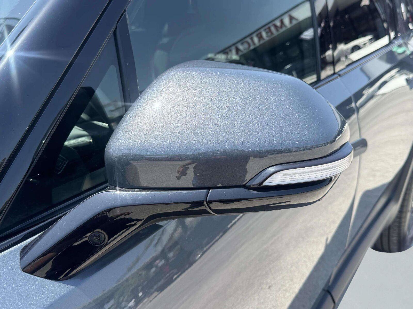 Used 2025 Rivian R1S Adventure AWD/4WD image 14