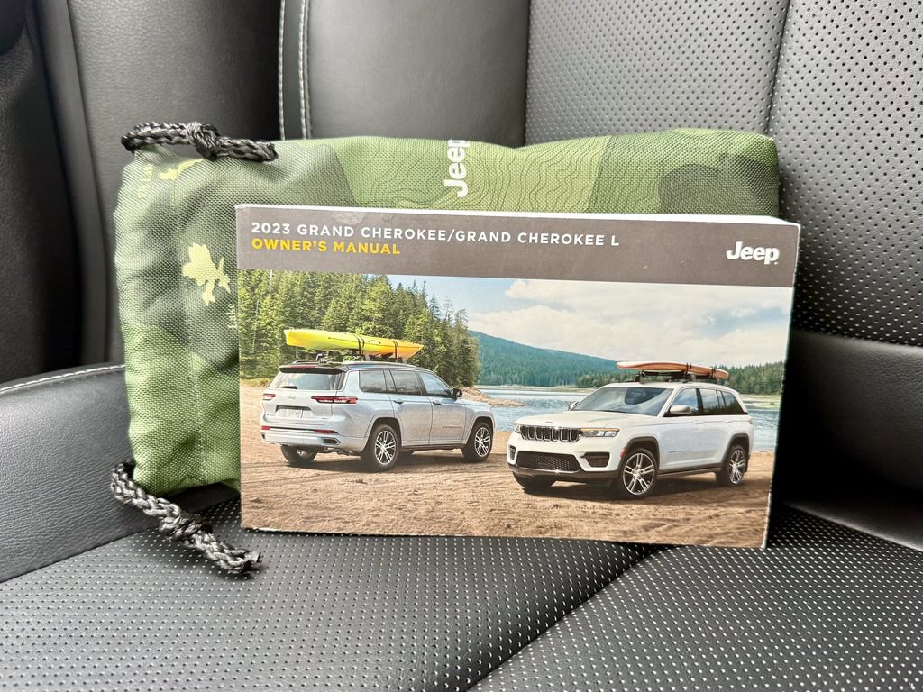 Used 2023 Jeep Grand Cherokee Overland w/ Luxury Tech Group IV image 39