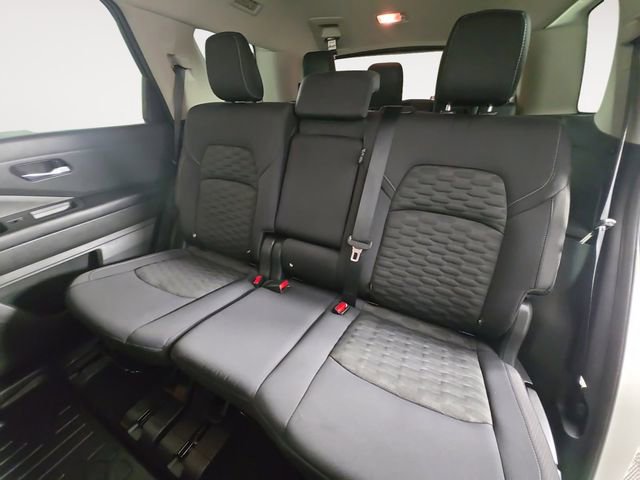 Used 2022 Nissan Pathfinder SV image 13