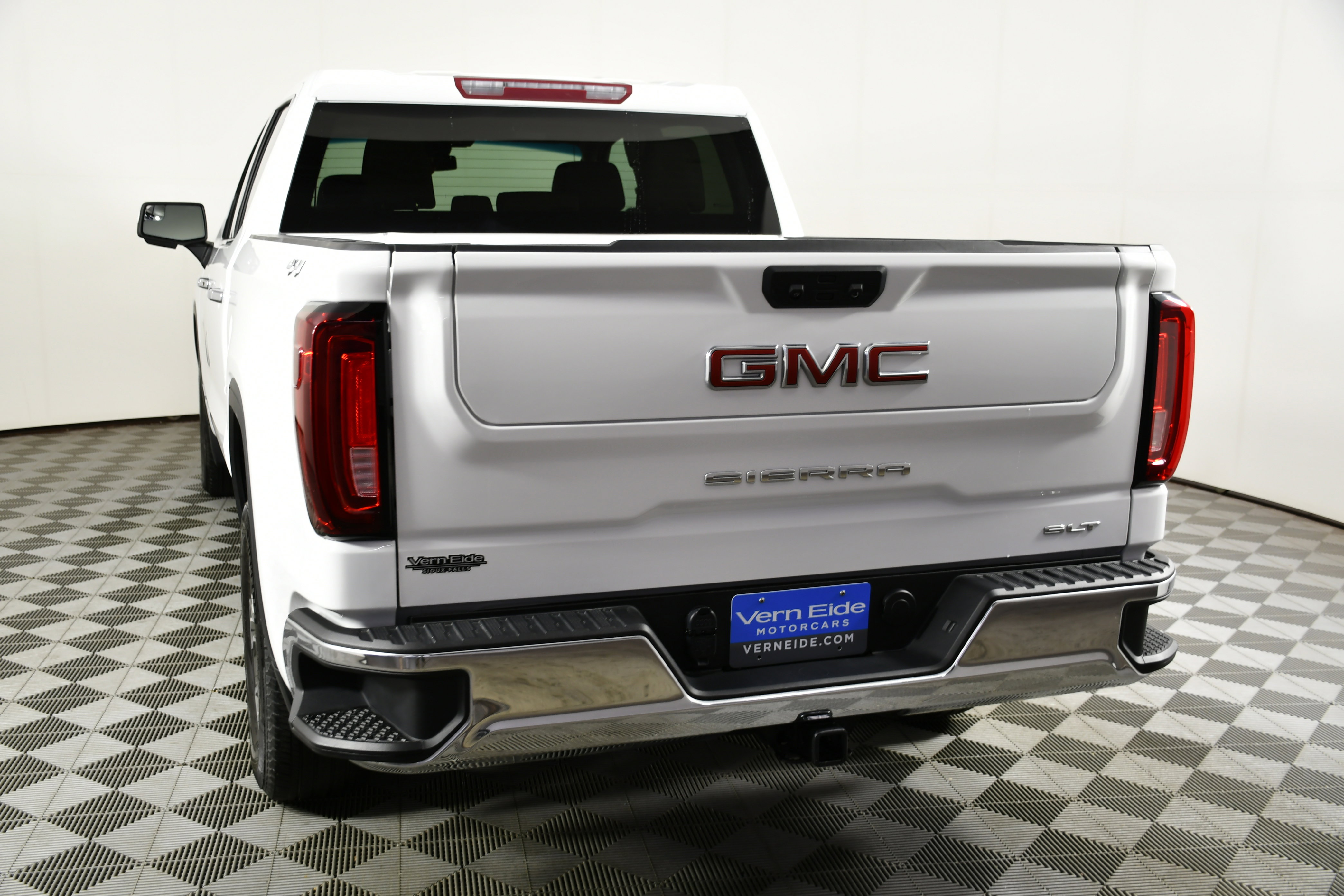 Used 2025 GMC Sierra 1500 SLT image 7