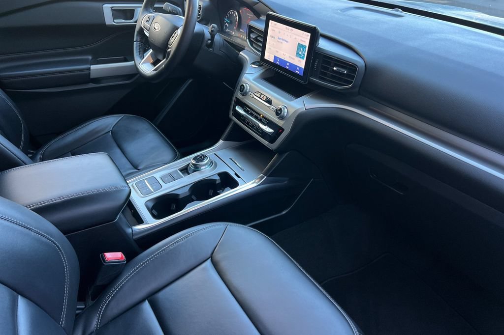 Used 2022 Ford Explorer XLT w/ Equipment Group 202A RWD image 17