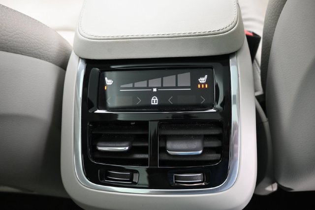 Used 2024 Volvo XC90 B5 Plus w/ Protection Package Premier AWD/4WD image 32