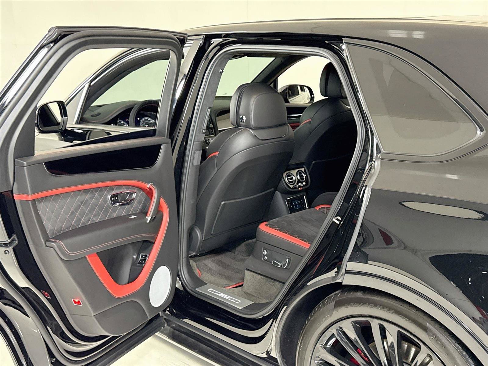 Used 2020 Bentley Bentayga Speed AWD/4WD image 26
