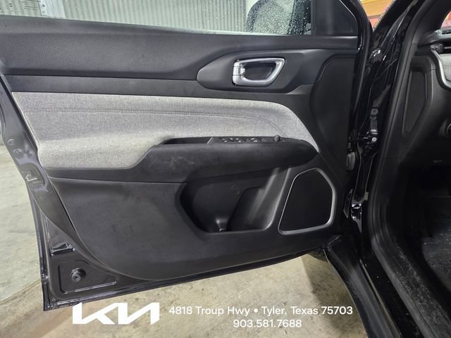Used 2023 Jeep Compass Latitude AWD/4WD image 8