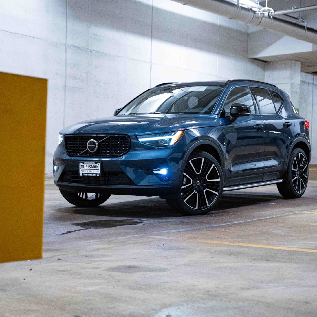 New 2026 Volvo XC40 B5 Ultra