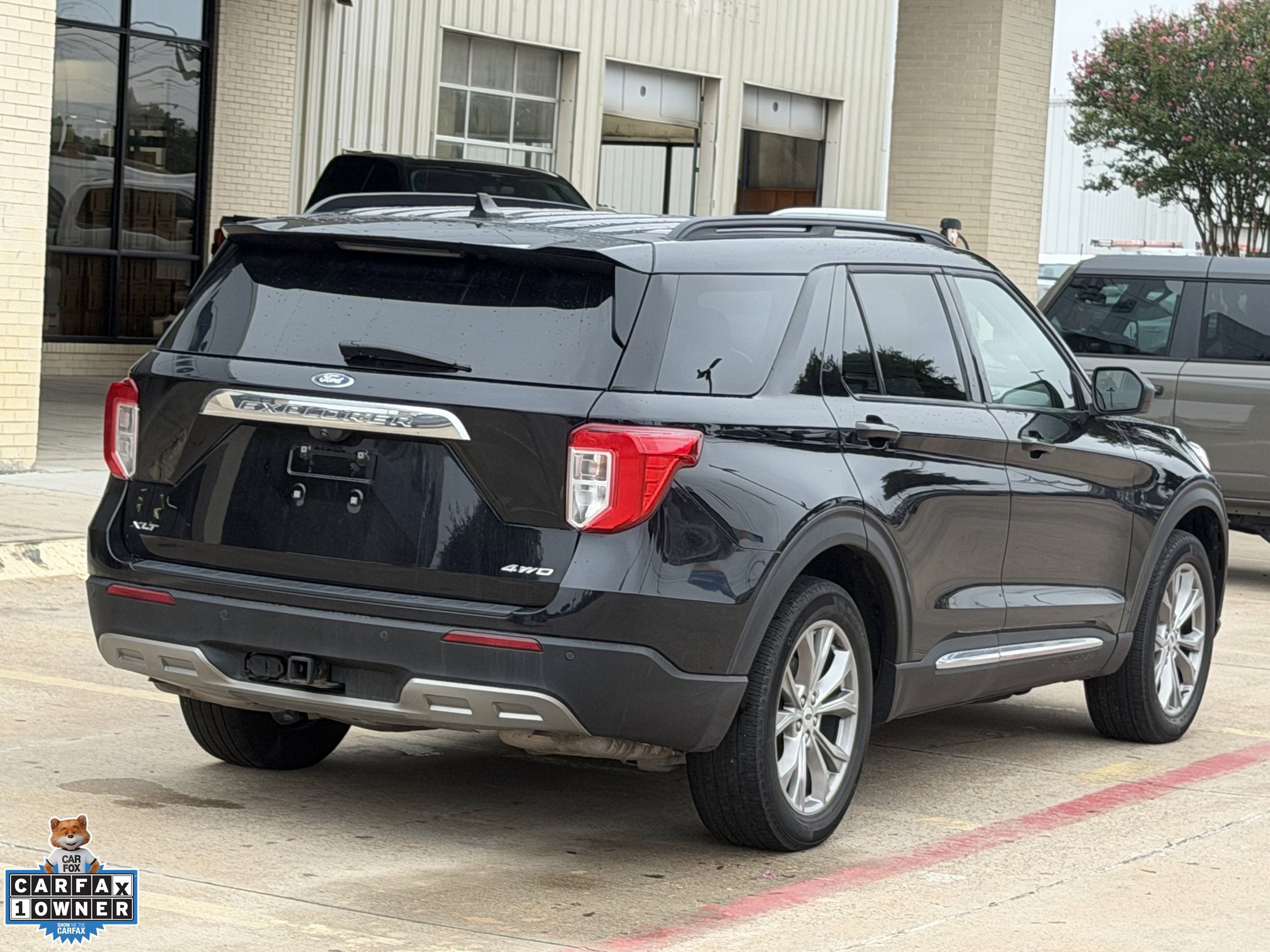 Used 2023 Ford Explorer XLT w/ Equipment Group 202A AWD/4WD image 4